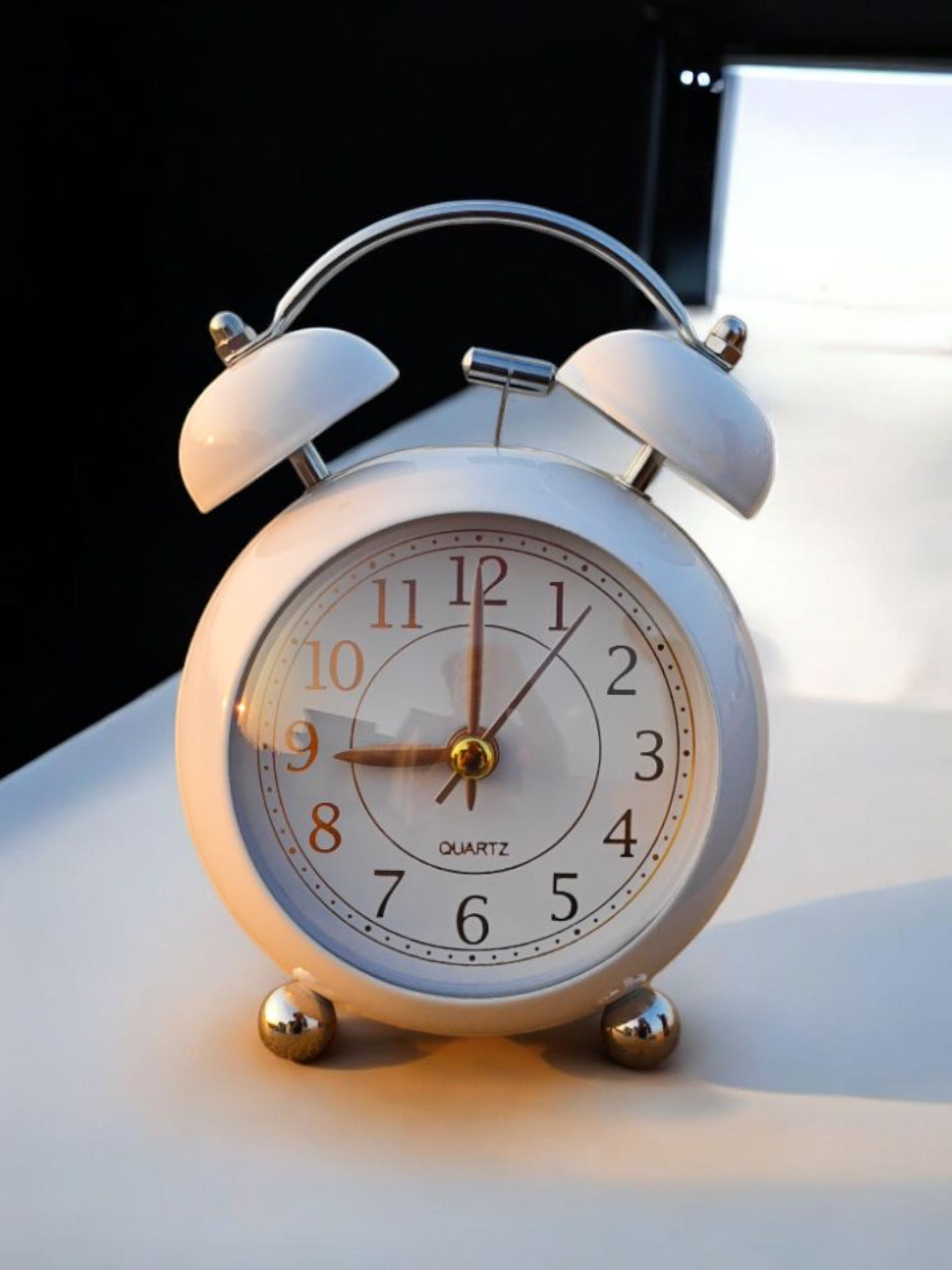 Table Alarm Clock Premium design White Color - Image 3